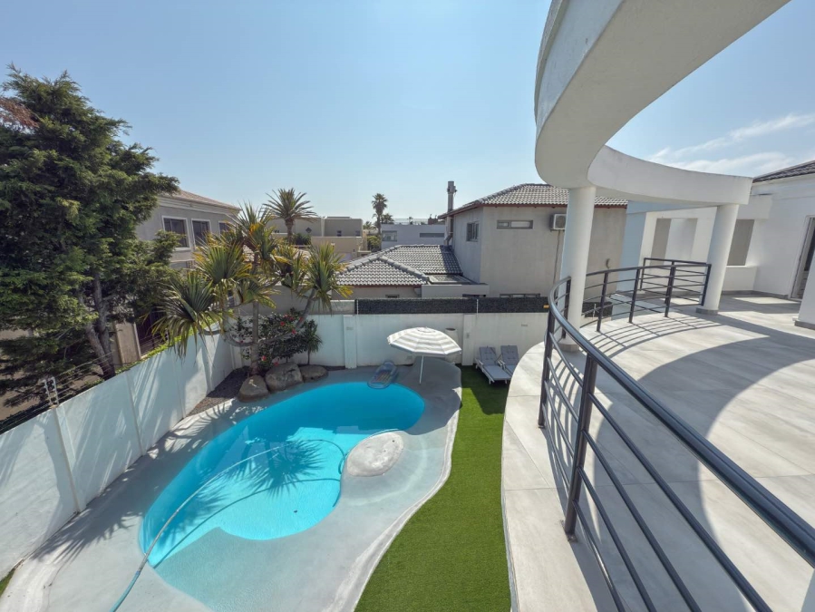 5 Bedroom Property for Sale in Sunset Beach Western Cape